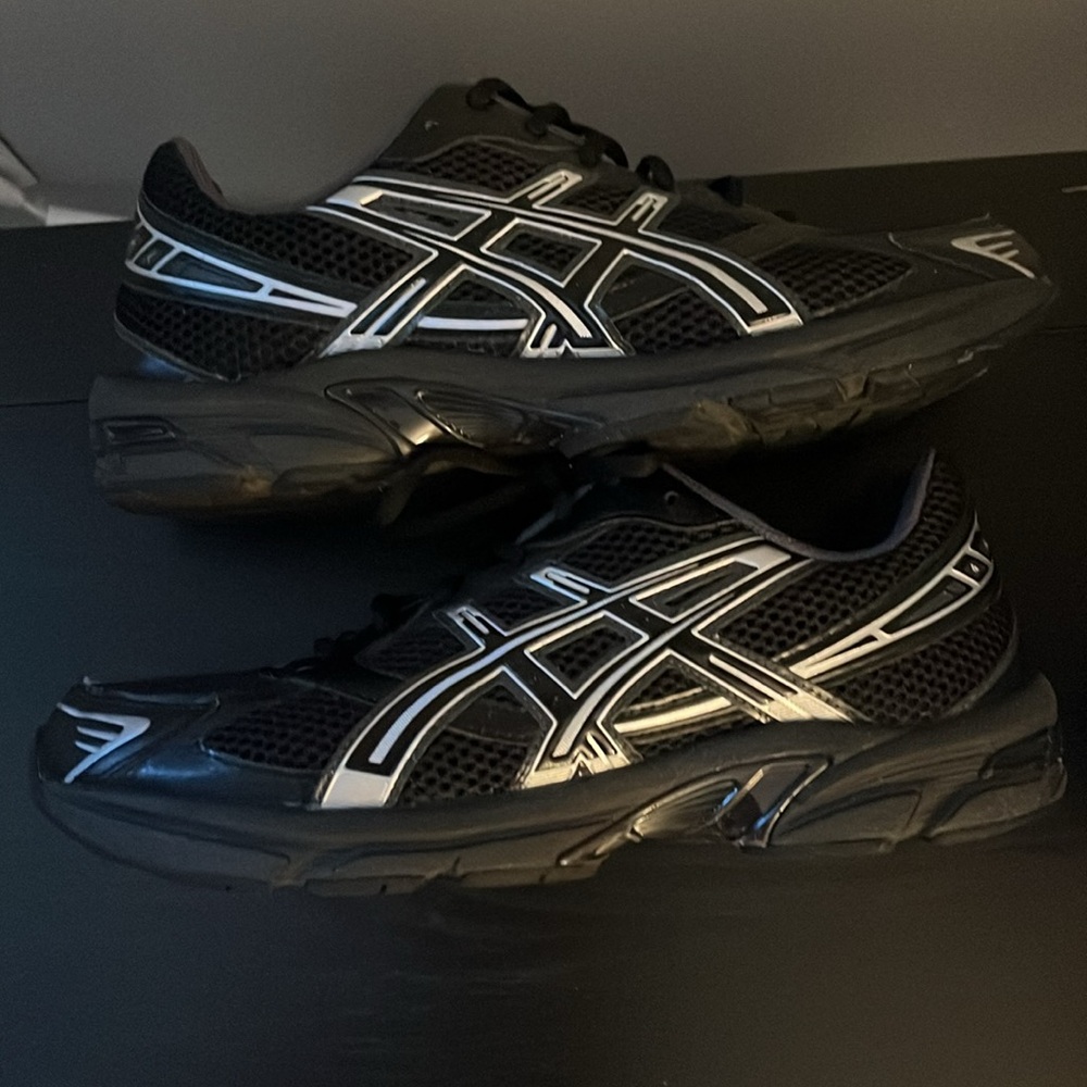 Men’s 10 Asics